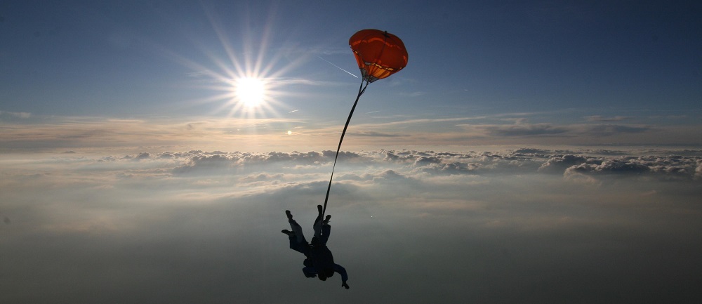 Skok spadochronowy z instruktorem w Jeleniej Górze